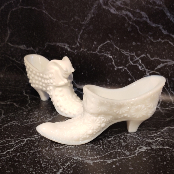 2 Fenton Shoe Slippers Daisy And Button And Cat Hobnail Patterns Milk - Picture 2 of 7